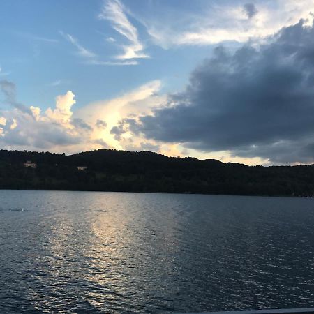 Notte sul Lago Gozzano Esterno foto