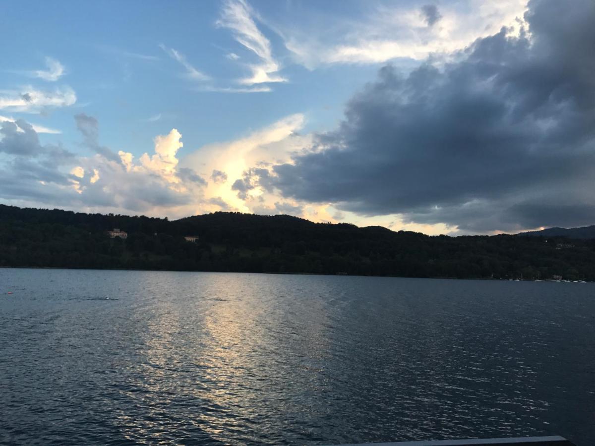 Notte sul Lago Gozzano Esterno foto