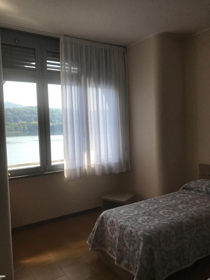 Notte sul Lago Gozzano Esterno foto